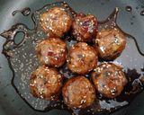 Hình bước làm 5 của món Bò băm viên sốt teriyaki