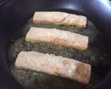 Foto del paso 4 de la receta: Rollos de jamón con queso empanizados