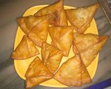 आलू मटर समोसा (Aloo Matar samosa recipe in Hindi) रेसिपी चरण 7 फोटो
