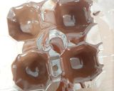 Foto del paso 7 de la receta: Bombones de Chocolate Rellenos de Mango
