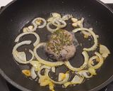 Foto del paso 3 de la receta Riñón de Cordero al Vino Tinto con Cebolla Melosa