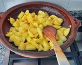 Foto del paso 7 de la receta Gambas al fish masala con patatas confitadas en fumet de gambas