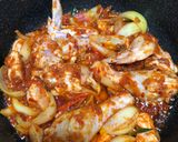 Foto langkah ke 3 dari resep Ayam tumis asam.