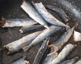 Foto langkah ke 2 dari resep Tumis Ikan Asin.