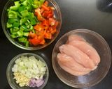 Foto langkah ke 1 dari resep Chicken Quesadilla.