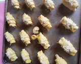 Foto langkah ke 3 dari resep Croissant Pisang Coklat Keju Mini.