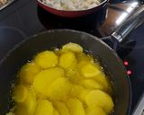 Foto del paso 3 de la receta: Patatas arrieras con sepia y langostinos