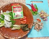 Foto langkah ke 2 dari resep Pindang kepala ikan nila goreng.