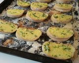 Foto langkah ke 2 dari resep Garlic Bread #BikinRamadhanBerkesan.