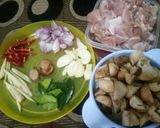 Foto langkah ke 1 dari resep Pindang Ayam Jamur Merang.