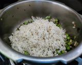 A picture of step 2 of Matar pulao.