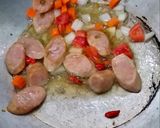 รูปขั้นตอนการทำที่ 2 ของ ข้าวผัดแหนมไก่
