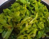 Foto del paso 2 de la receta: Lechuga y acelga salteadas