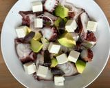 Une image de l'étape 2 de Salade de poulpe, avocat et feta.