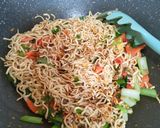 Foto langkah ke 4 dari resep Mie goreng jawa.