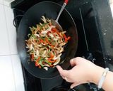 Foto langkah ke 3 dari resep Bihun goreng asam manis.