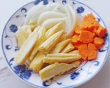 Hình bước làm 2 của món Ức GÀ xào bắp non