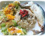 รูปขั้นตอนการทำที่ 5 ของ บวบผัดไข่ x ปลาซาร์ดีนไมโครเวฟ #งบ60บาท