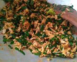 Foto langkah ke 5 dari resep Cakalang suwir pedas + daun kelor.