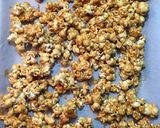 A picture of step 4 of Caramel popcorn.
