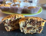 Foto del passaggio 4 della ricetta Muffin con mirtilli e cioccolato bianco e muffin con gocce e pezzi di cioccolato🧁🍫🫐