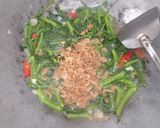 Foto langkah ke 5 dari resep Cah Kangkung Rebon.