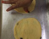 Foto langkah ke 8 dari resep Roti maryam kismis karamel.