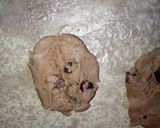 Foto langkah ke 2 dari resep Choco Raisin Cookies.