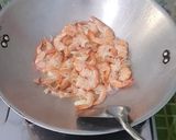Foto langkah ke 5 dari resep Udang Goreng Asam Jawa.