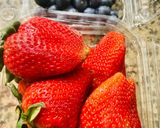 Foto del paso 8 de la receta: POSTRE DE FRUTILLAS Y ARÁNDANOS 🍓🫐🍓🫐🍧