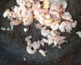 Foto langkah ke 2 dari resep Sup Jahe Ulur (Udang-Telur).