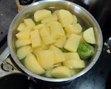 Une image de l'étape 1 de Purée choux de bruxelles.