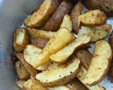 Foto langkah ke 2 dari resep Potato Wedges.