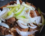 Hình bước làm 4 của món Sườn xào chua ngọt với khế