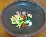 Foto langkah ke 6 dari resep Cobek Ikan Nila (Sambal Kencur Cabe Ijo).
