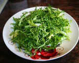 Foto del paso 3 de la receta: Ensalada de escarola con ajo y aderezo de cítricos