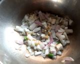 A picture of step 1 of French bean onion soup.