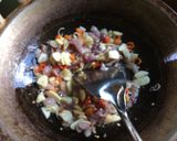 Foto langkah ke 3 dari resep Tongkol Suwir Pedas.