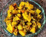 A picture of step 4 of Kaddu ki sabzi (pumpkin sabzi).