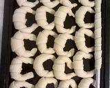 Foto del paso 12 de la receta: Medialunas rellenas de dulce de leche