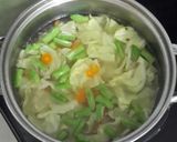Foto langkah ke 4 dari resep Sayur sop sosis.