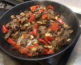 Une image de l'étape 12 de Bœuf sauté au poivron rouge, trevisana et épices italiennes.