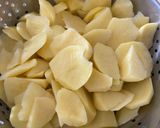 Foto del paso 1 de la receta: Patatas en Caldo de Requena