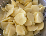 Foto del paso 1 de la receta: Patatas en Caldo de Requena