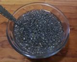 A picture of step 1 of Papaya Smoothie with Oats and Chia.