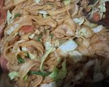 Foto langkah ke 4 dari resep Kwetiau (basah) goreng.