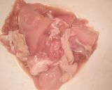 รูปขั้นตอนการทำที่ 1 ของ ไก่นุ่มผัดผักกาดหอม