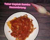 Foto langkah ke 6 dari resep Telur Ceplok Bumbu Kecombrang.