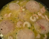 Foto del paso 1 de la receta: Merluza en salsa de gambas
