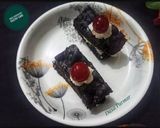 A picture of step 9 of Oreo Chocolate Pastry Cake.